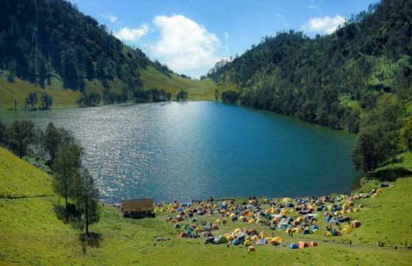 Ranu Kumbolo, Surga Tersembunyi di Tengah Gunung Semeru