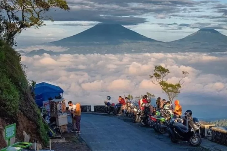 Mengungkap Keindahan Alam Gunung Telomoyo yang Mempesona