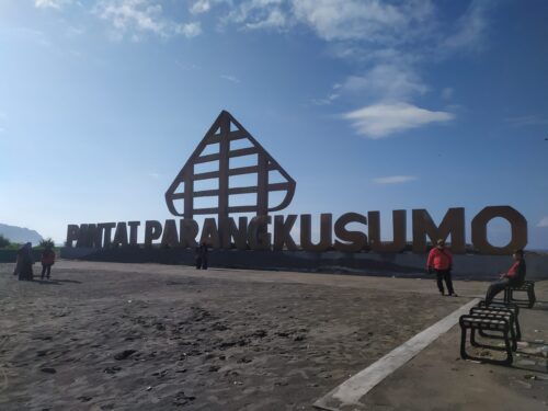 5 Pantai di Jogja yang Dekat Malioboro